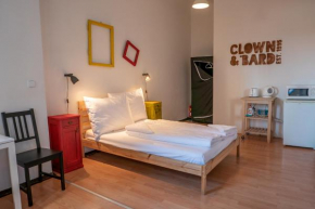  Clown and Bard Hostel  Прага